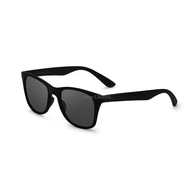Xiaomi Polarized Sunglasses, UV protection, stylish, TR90 frame, TS&TAC polarized
lenses, glare reduction, fatigue reduction, driving, outdoor sports, travel, retina and cornea injury
prevention, clearer vision, photochromic lenses, lightweight, active travelers, outdoors exploration